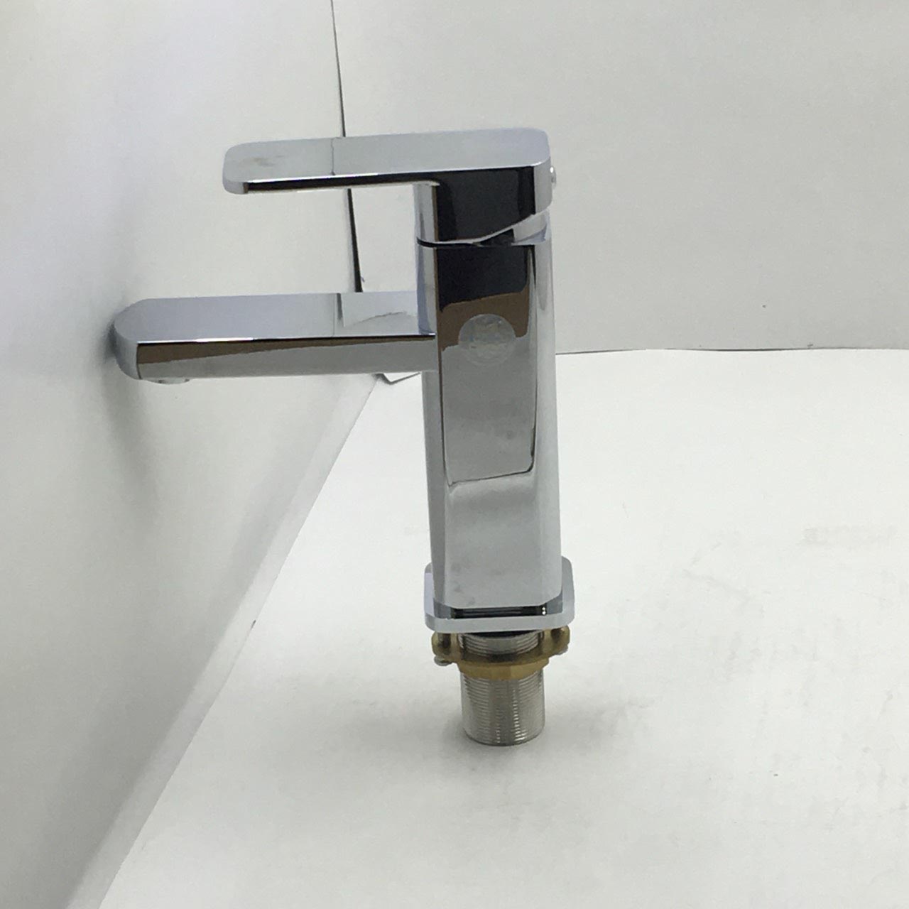 Vòi Lavabo Vuông Nóng Lạnh Đồng Thau Cao Cấp Mạ Chrome Sáng Bóng Mã L831 + Dây cấp + Xifon + Chân đồng