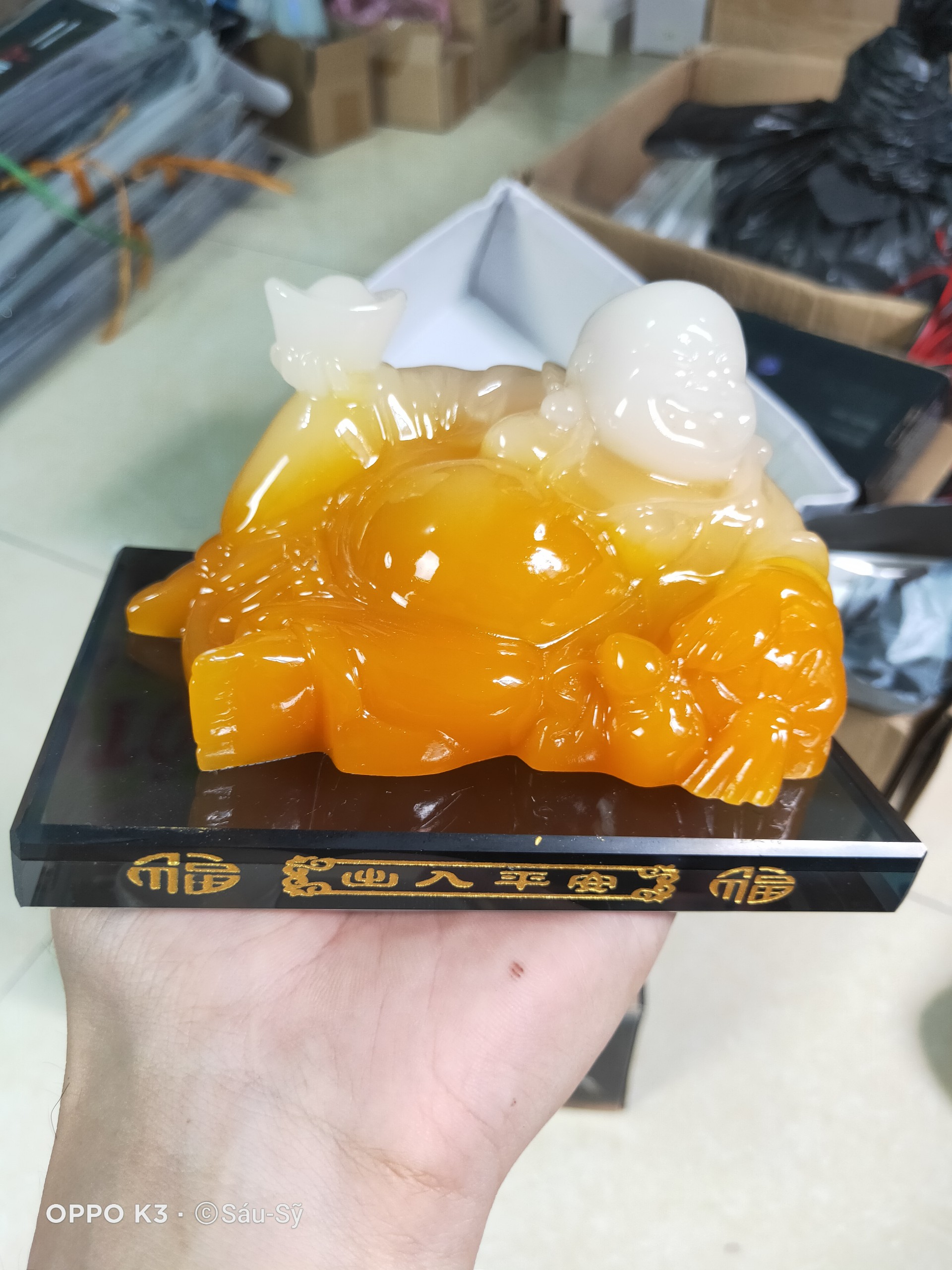 Tượng phật Di lặc Vàng ánh trắng đặt taplo ô tô tay cầm kim ngân