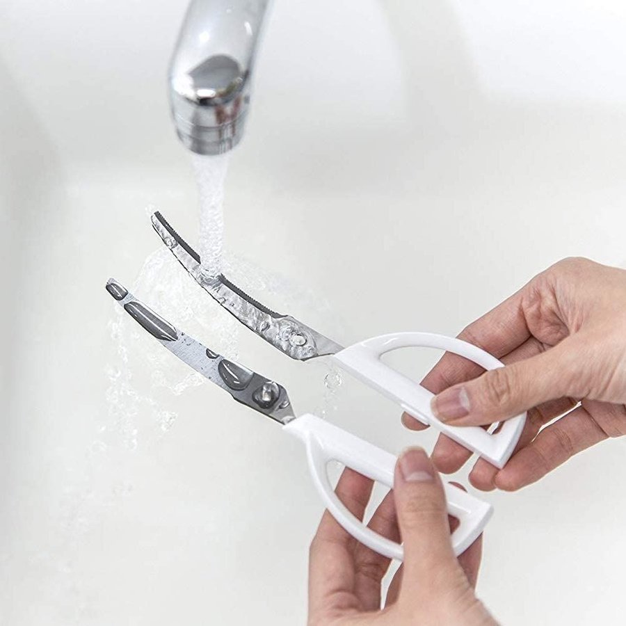 Kéo nhà bếp đầu cong Kai, hình dạng lưỡi cong cánh cung và răng cưa cho khả năng cắt tách thực phẩm một cách nhanh chóng và dễ dàng - nội địa Nhật Bản