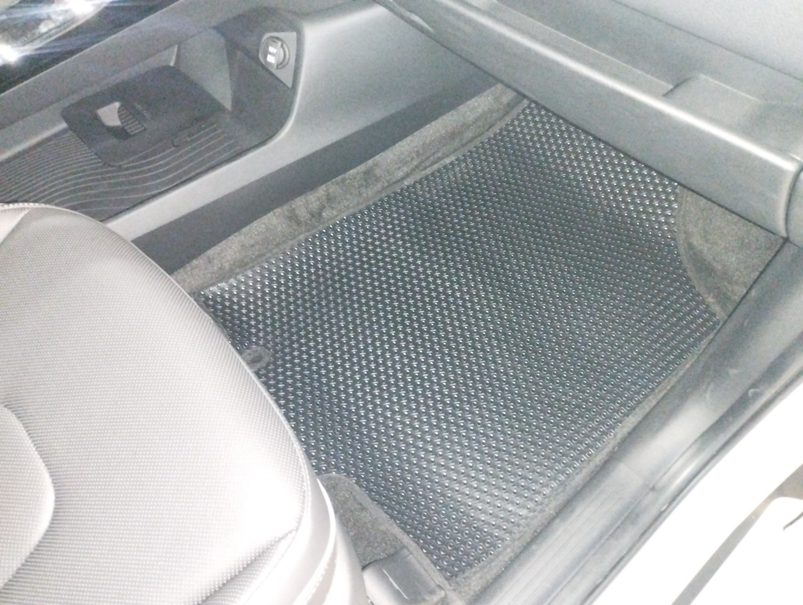 Thảm lót sàn KATA cho xe Hyundai Custin - Hàng chính hãng không mùi, chống thấm, không ẩm mốc