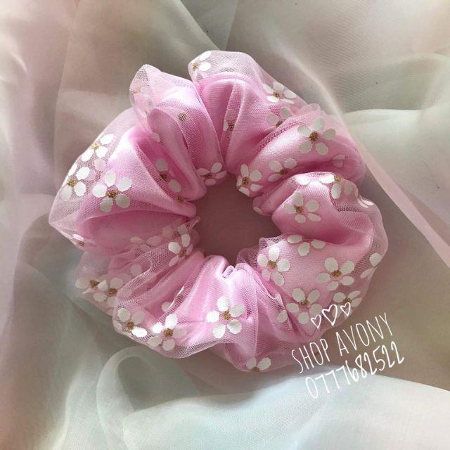 Cột tóc vải Scrunchies 2 lớp hoa mai nhí trắng