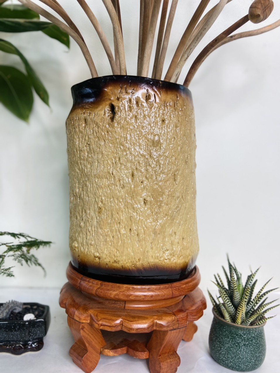 2 bình hoa sen 19 bông trang trí phòng khách ,phòng thờ , bình cắm hoa gỗ chiu liu ,hoa lá gương gỗ ngọc am thơm nức đẹp long lanh