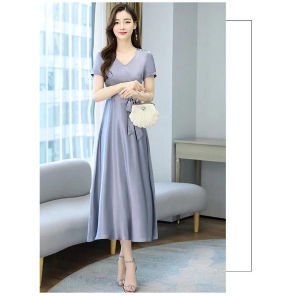 ĐẦM XÒE TRUNG NIÊN CỔ V THẮT EO chất vải phi thun dày dặn,mềm mịn,ko co giãn. Đầm kiểu dáng đơn giản với nơ thắt eo làm điểm nhấn. Đầm mang đến cho quý Cô phong cách thời trang nhẹ nhàng nữ tính,trẻ trung và sang chảnh