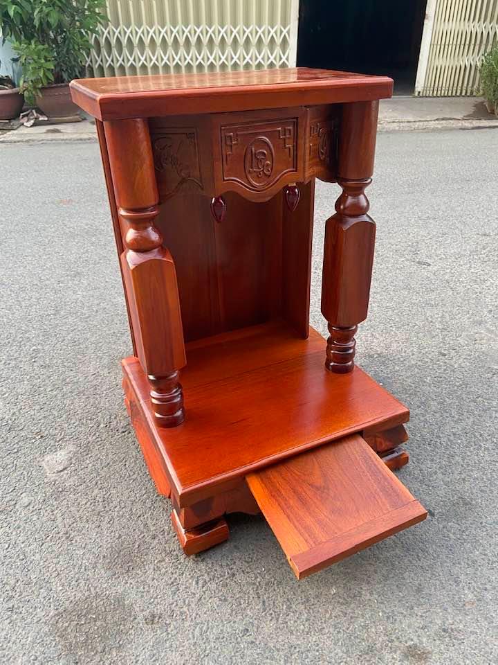Bàn thờ thần tài ông địa gỗ Tràm cột vuông 40 x 60cm