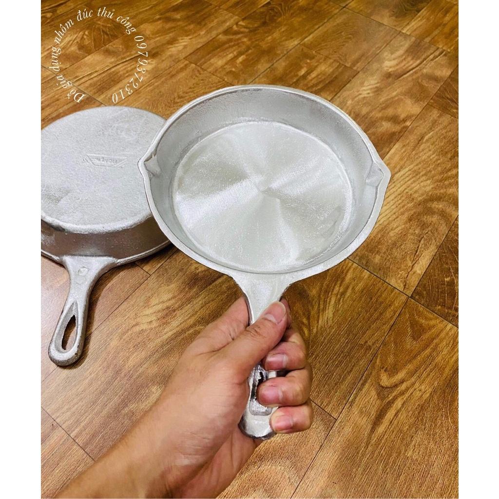 Chảo gang có tay cầm đúc thủ công kiểu Nhật size 19.5cm và 25cm- chiên, rán, đổ bánh xèo …