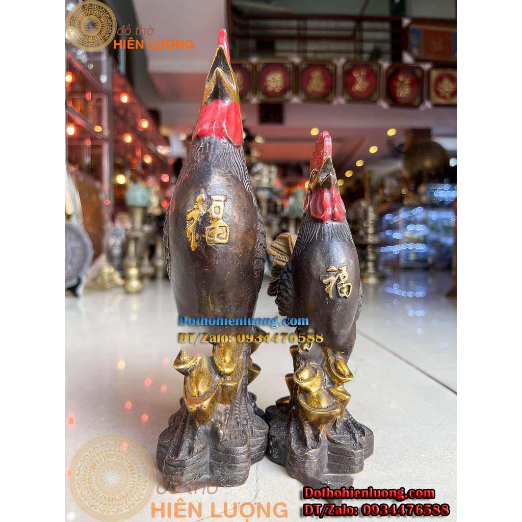 Tượng Linh Vật Gà Trống Chữ Phúc Đứng Thỏi Vàng Màu Nâu Bằng Đồng Thau Nguyên Chất Đẹp
