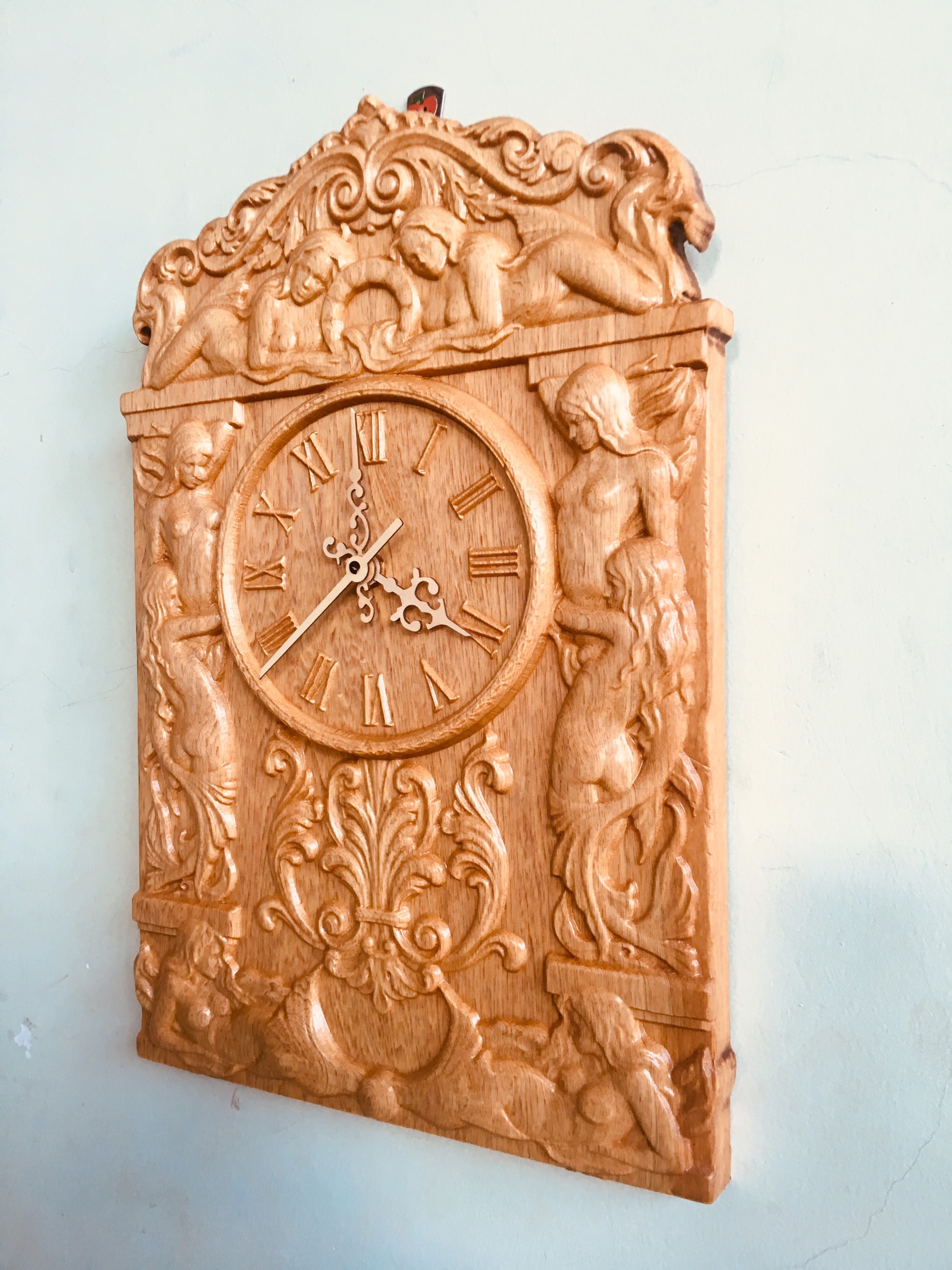 Đồng hồ Gỗ pơ mu - Hình 8 nàng tiền cá - Sang trọng - quý phái !