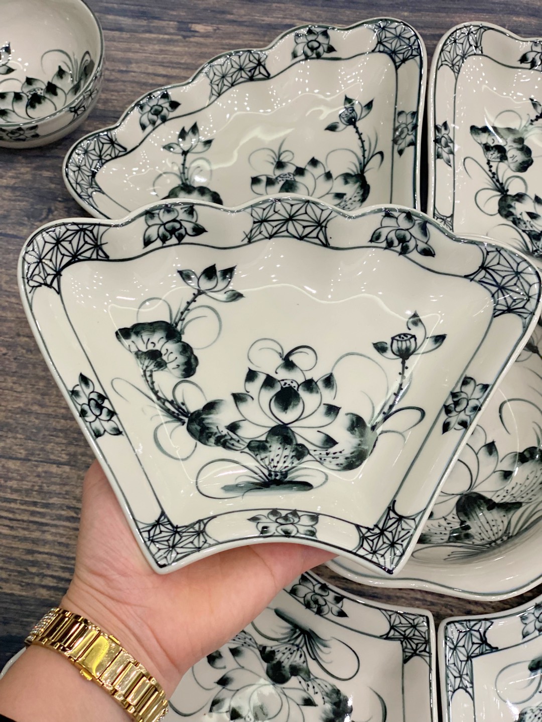 Bộ Bát đĩa mặt trời vẽ sen men lam đường kính 55cm
