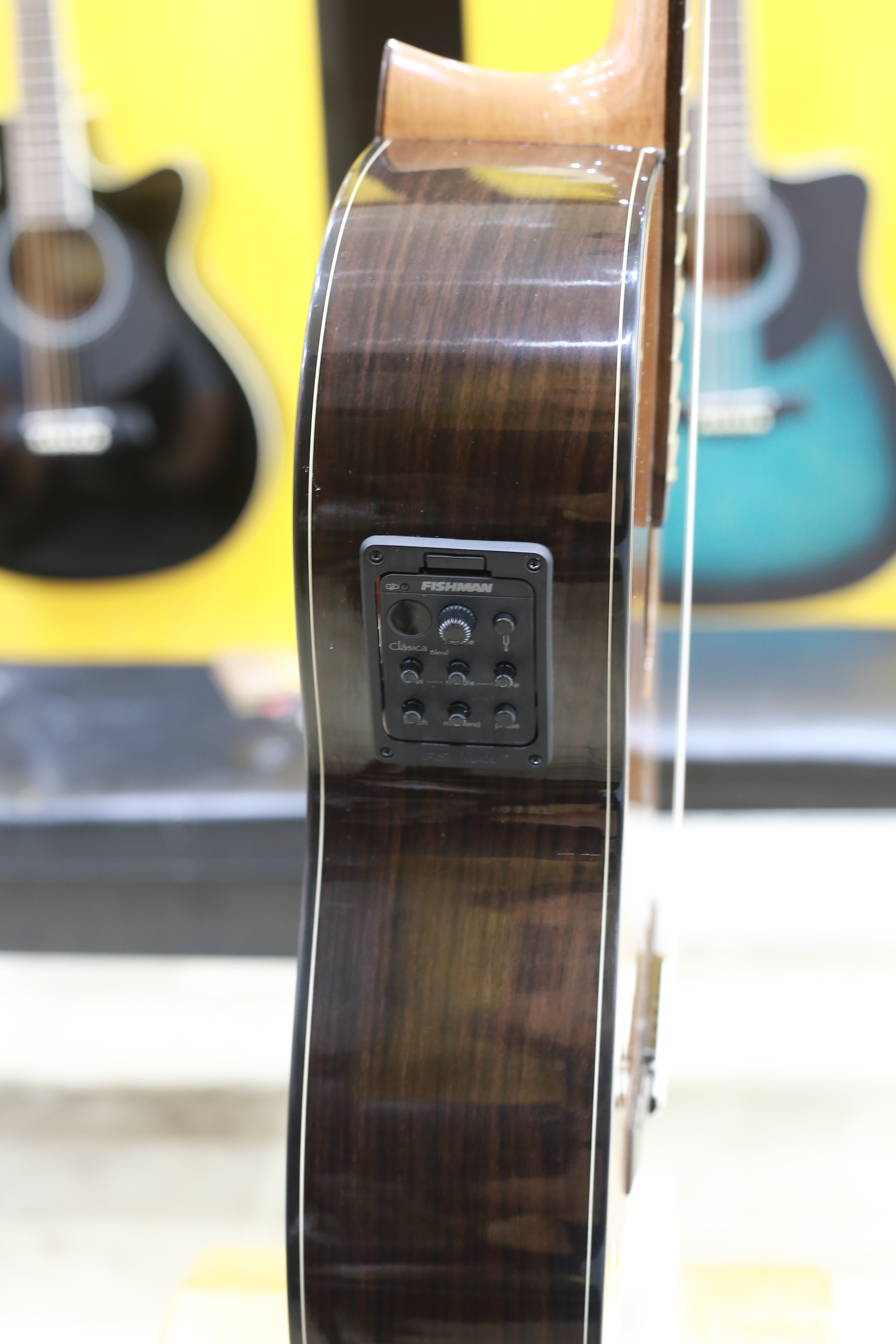 Đàn Guitar Classic Cao Cấp MC-58CE (Solid Top) - Tích Hợp Sẵn EQ Biểu Diễn Và Thu Âm