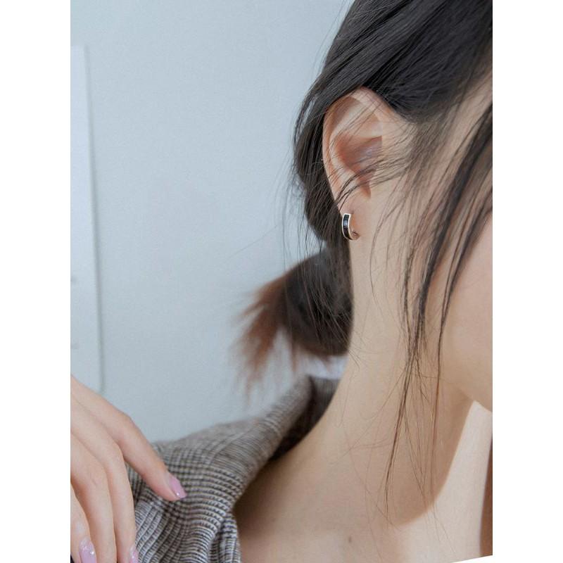 Khuyên tròn viền đen