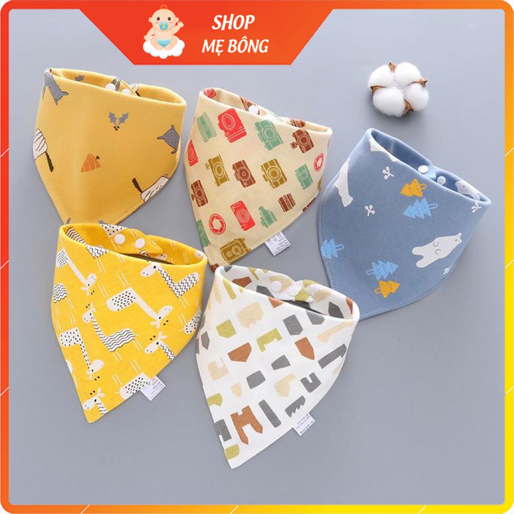 Set 5 yếm tam giác giữ ấm cổ cho bé được làm từ cotton, có cúc bấm rất tiện lợi