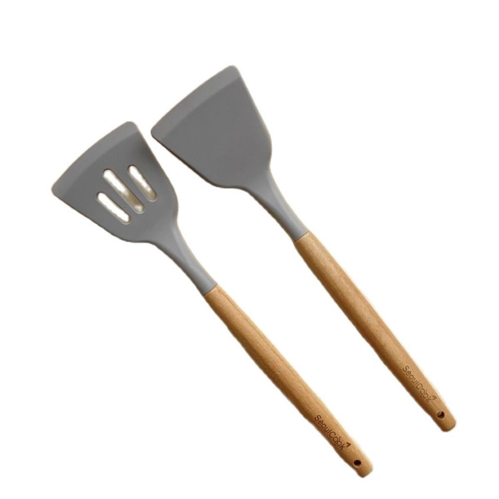 – Bộ 2 dụng cụ nấu ăn Vá/ Sạn/Xẻng có rãnh cán gỗ Seoulcook cao cấp, chống dính dùng cho nhà bếp
