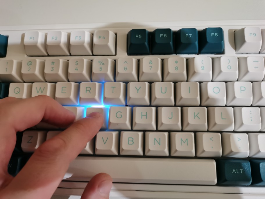 Bàn phím máy tính FL-Esports CMK87SAM Cool Mint 3 Mode _Mới, hàng chính hãng