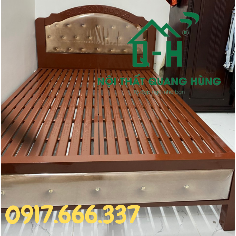 GIƯỜNG SẮT HỘP 5X10  CÓ LỚP NỆM BỌC 2 ĐẦU MÀU NÂU DÀNH CHO GIA ĐÌNH