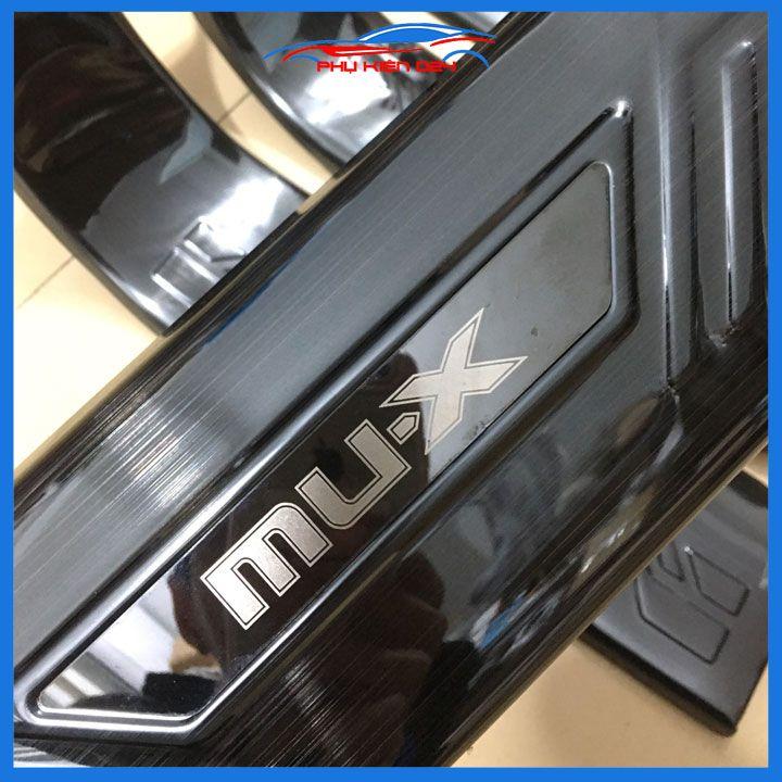 Bộ nẹp bước chân trong MUX, MU-X vân Titan chống trầy làm đẹp ô tô
