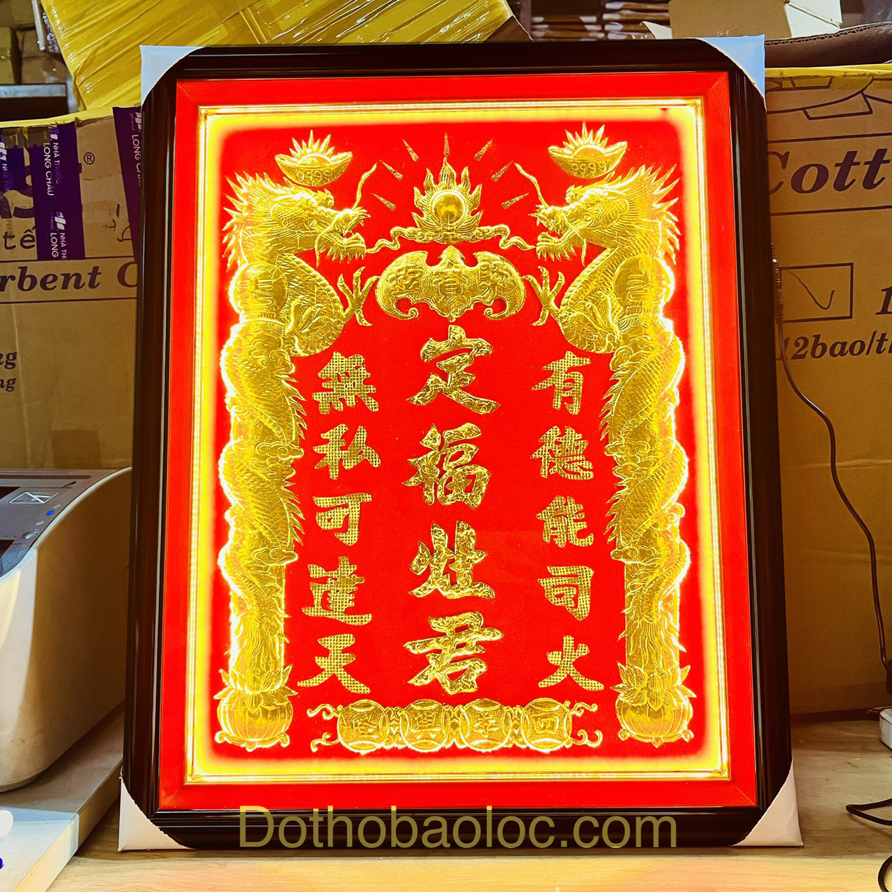 Bài Vị Ông Táo dát vàng 24 K 60cm x 48cm – Khung gỗ có đèn