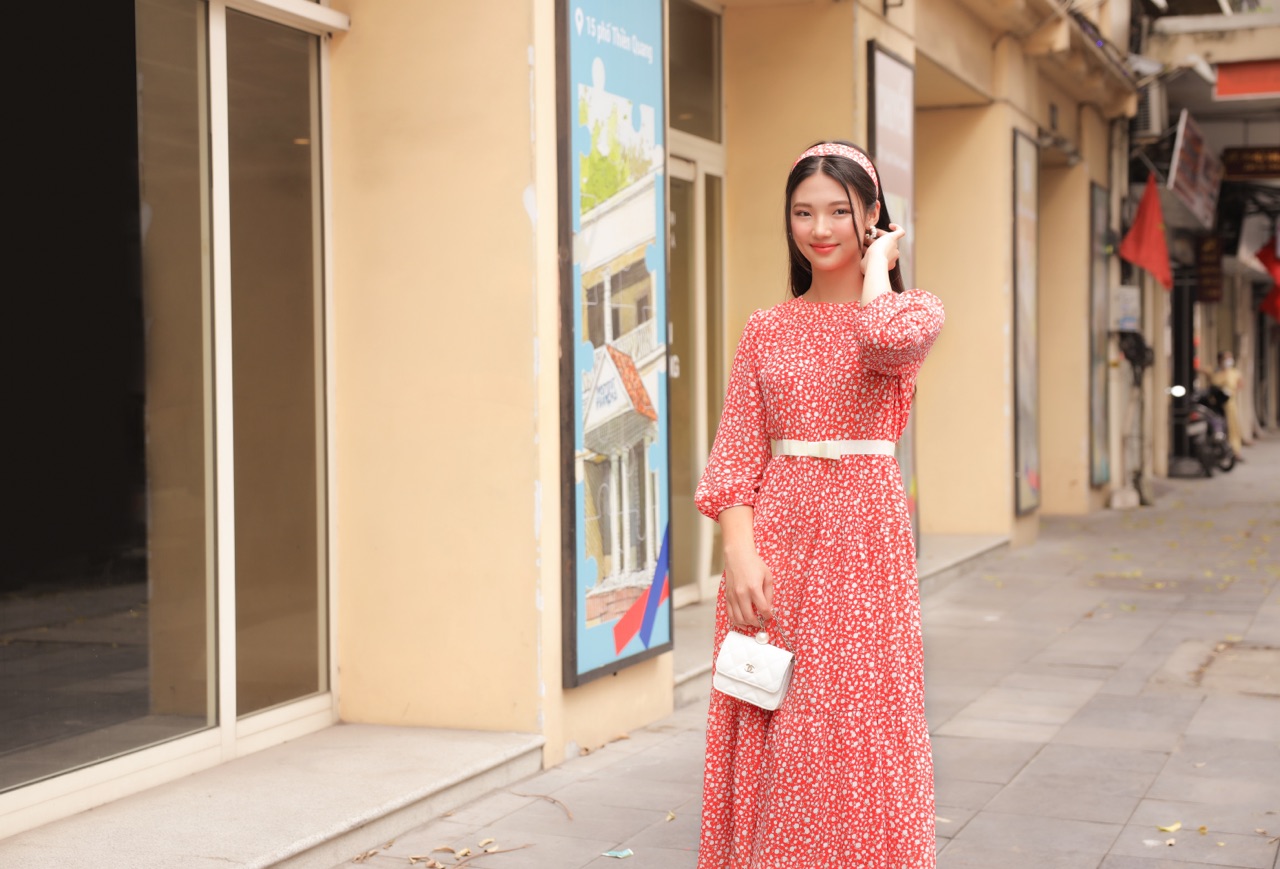 Đầm dáng suông, hạ eo, cổ tròn, chất liệu trượt lạnh DRE4025 CLARA MARE