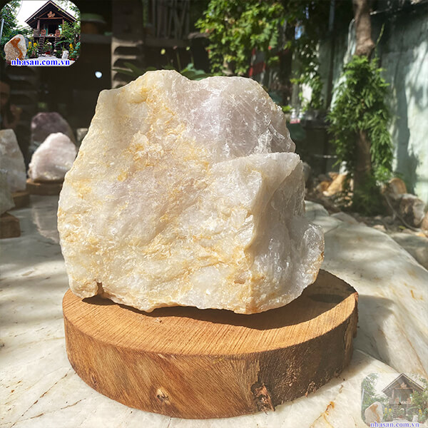 Đá thạch anh thô nguyên khối lột da trấn trạch - 7.5kg