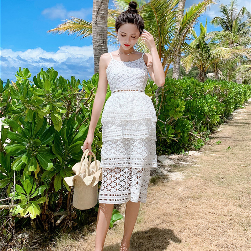 Đầm tầng ren dáng xòe chân váy