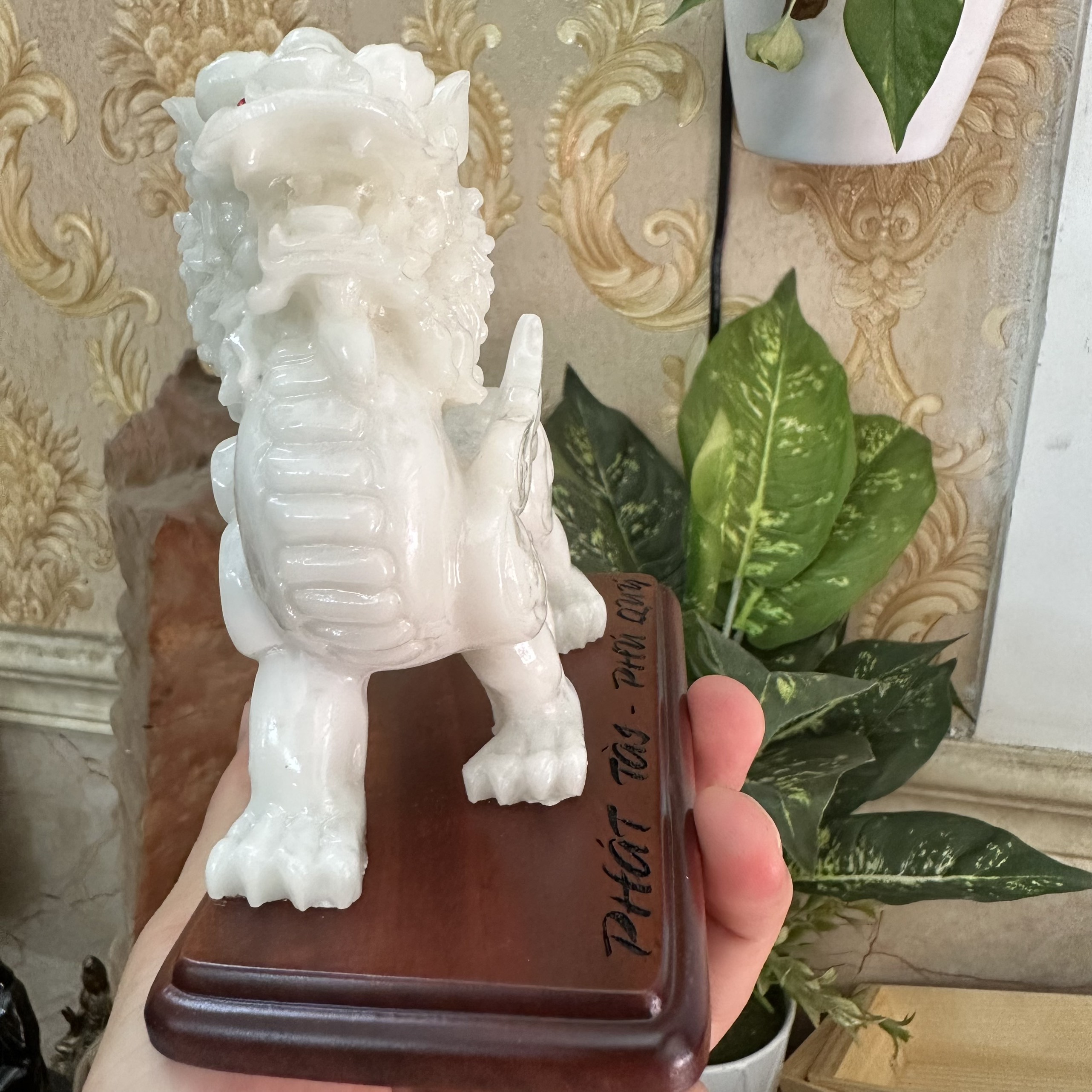Tượng đá Linh Vật Phong Thủy Tỳ Hưu Trang Trí - Cao 12cm - Đế gỗ - Đá trắng non nước