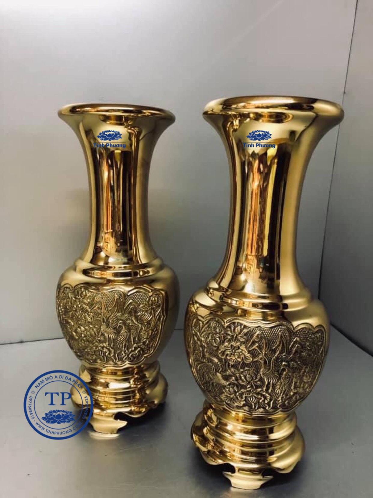 Đôi Lọ hoa đồng vàng nguyên chất cỡ to mẫu tùng cúc trúc mai Đk 15cm, cao 36cm KH12132
