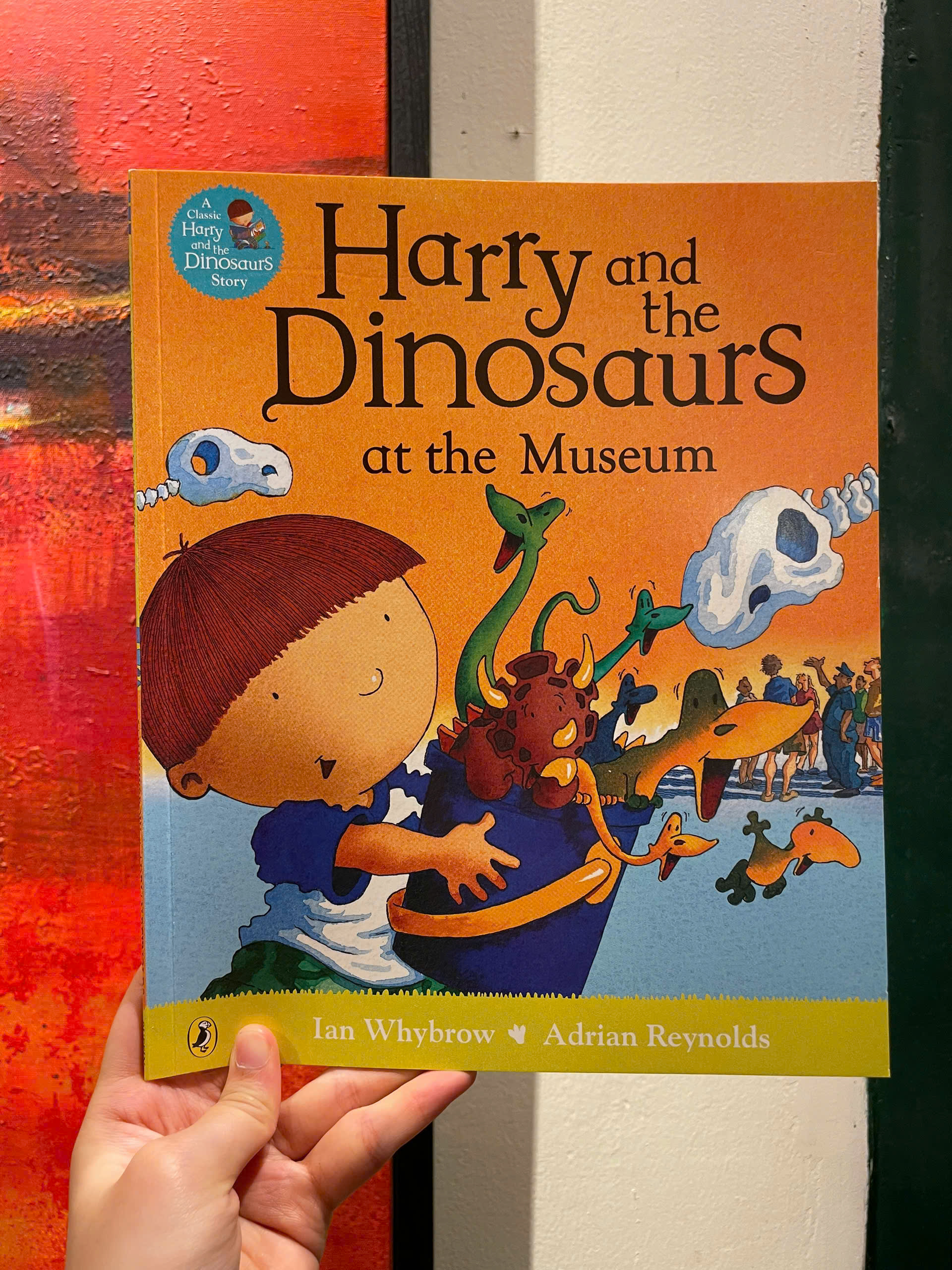 Harry & the Dinosaurs at the Museum by Ian Whybrow - Children Picture book in English - Ngoại Văn