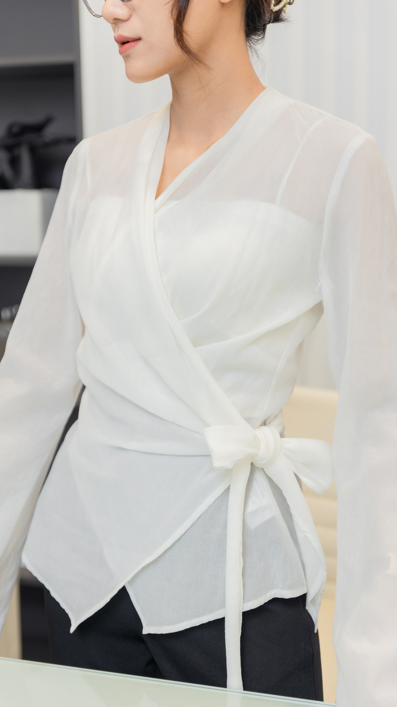 Áo sơ mi kiểu chất tơ, hai vạt thắt tự do Ellie thiết kế cao cấp WHITE CHIC