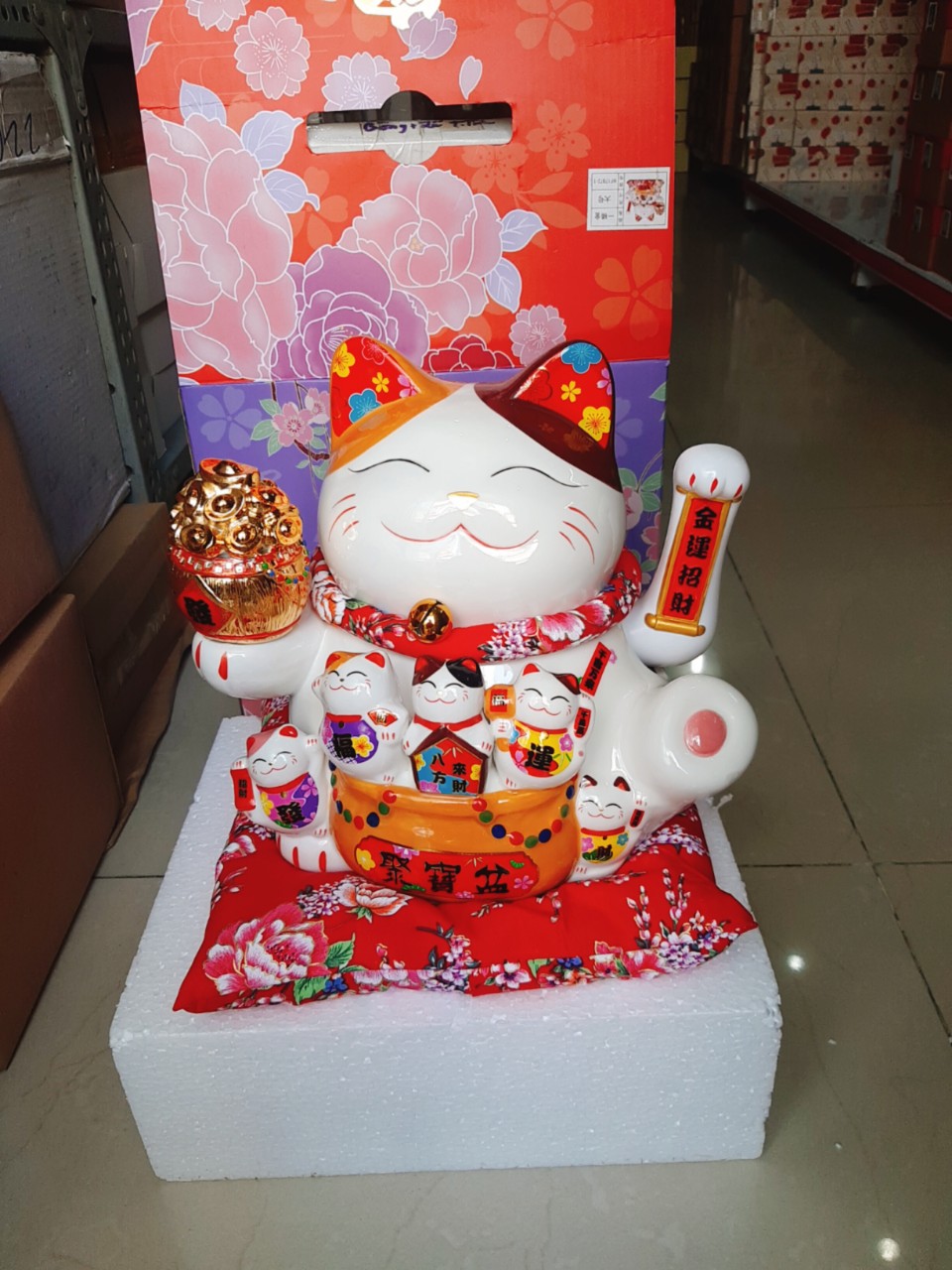 Mèo Thần Tài Vẫy Tay Nhật Bản + Tặng Kèm Pin &amp; Hộp Quà Sang Trọng