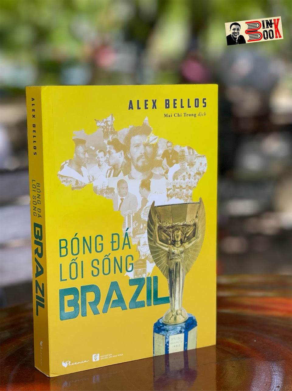 BÓNG ĐÁ LỐI SỐNG BRAZIL – Alex Bellos – Mai Chí Trung dịch – Phoenix Books – bìa mềm