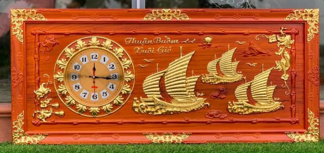 Đồng hồ treo tường khắc chữ thuận buồm xuôi gió gỗ hương đỏ pu dát vàng cao cấp kt 48×108×4cm