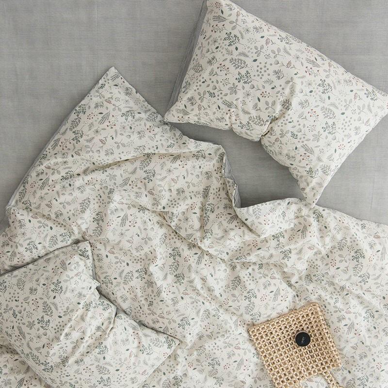 Bộ Chăn Ga Gối Cotton Living 100%Cotton Hàng Nhập Khẩu Cao Cấp 4 Món Hoa Dây Trắng Vintage
