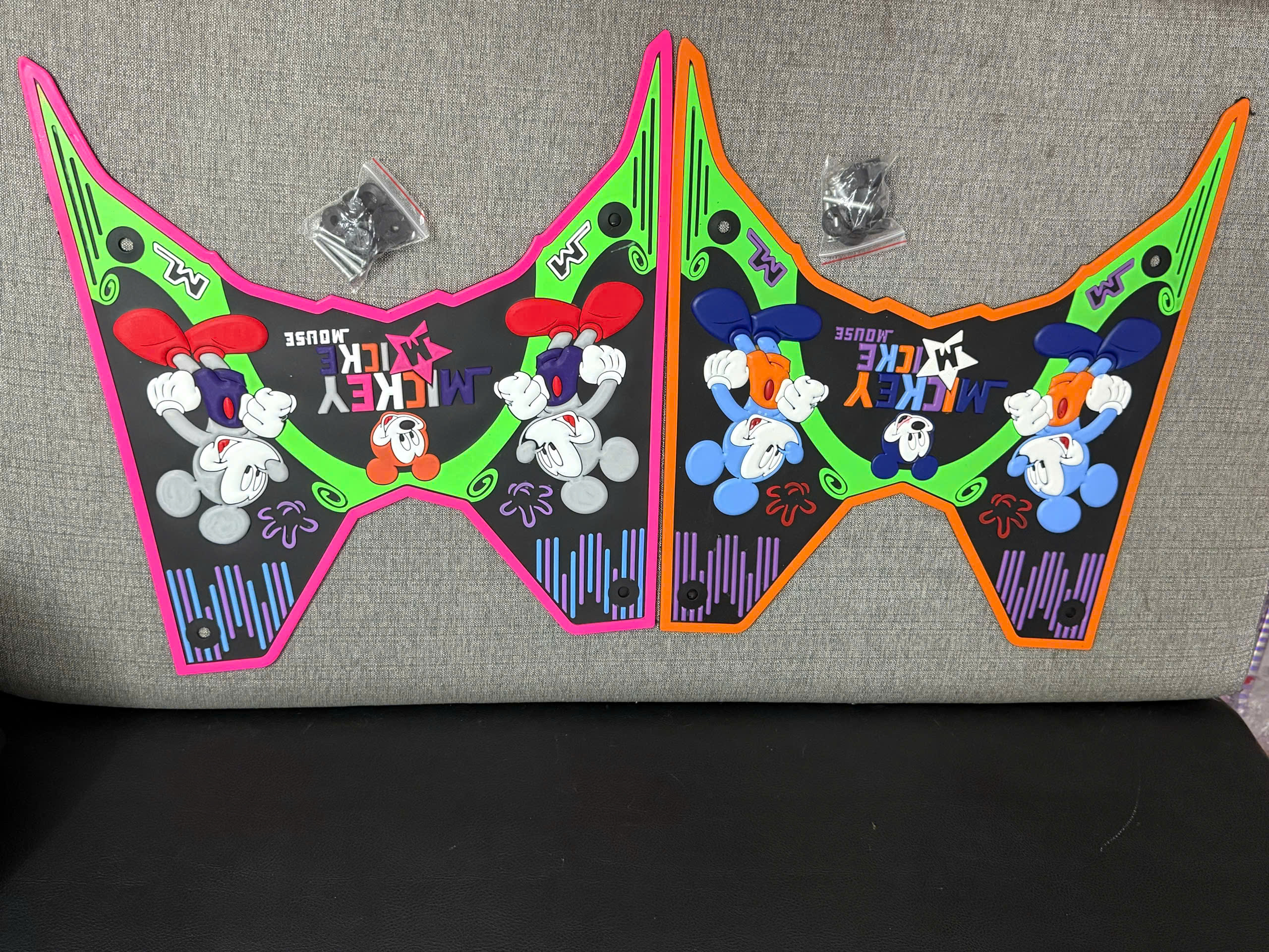 thảm hoạt hình chuột mickey gắn cho xe vario, click 125-150 màu ngẫu nhiên