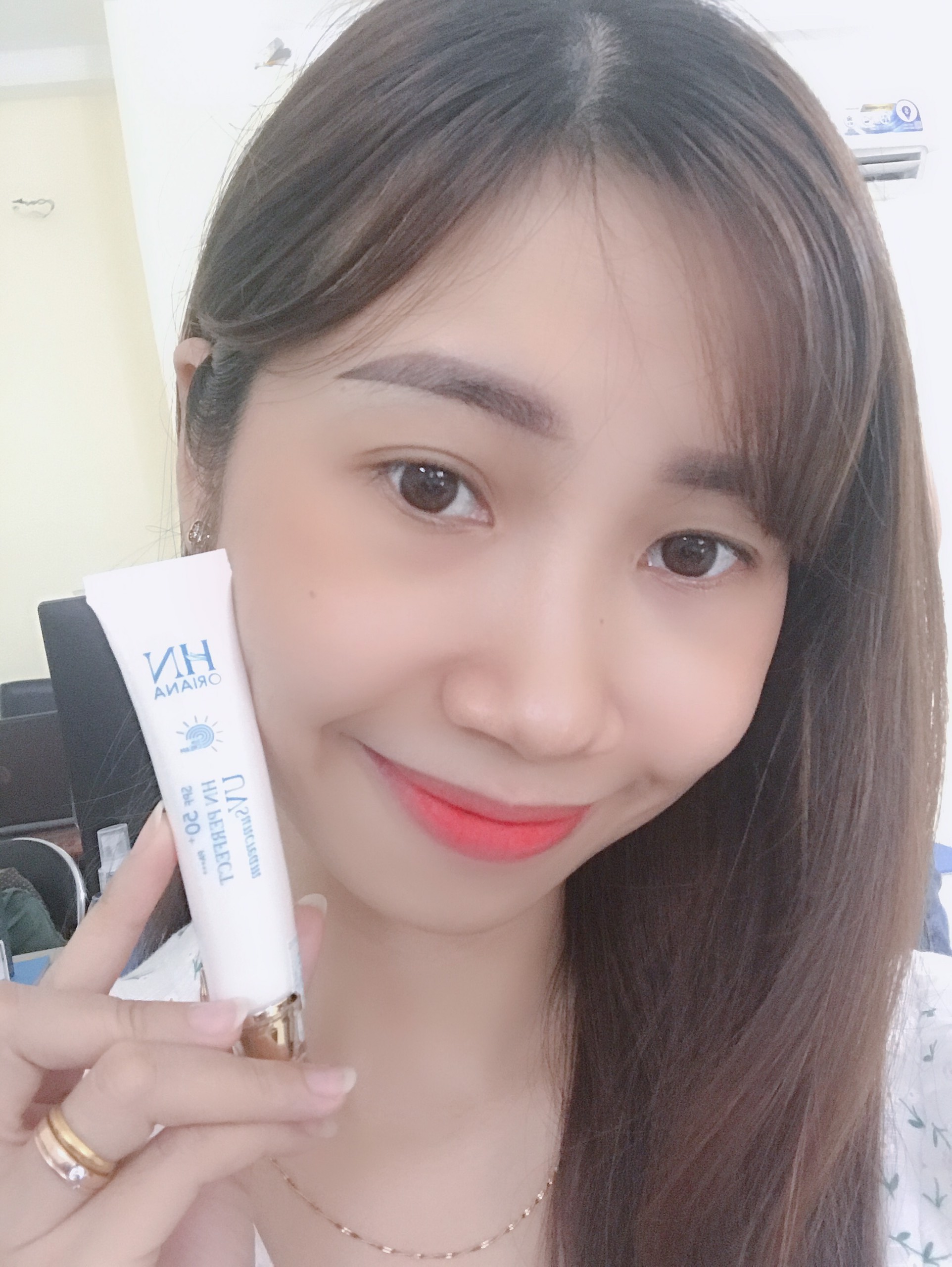 Kem Chống Nắng Dưỡng Da SPF 50+/PA +++