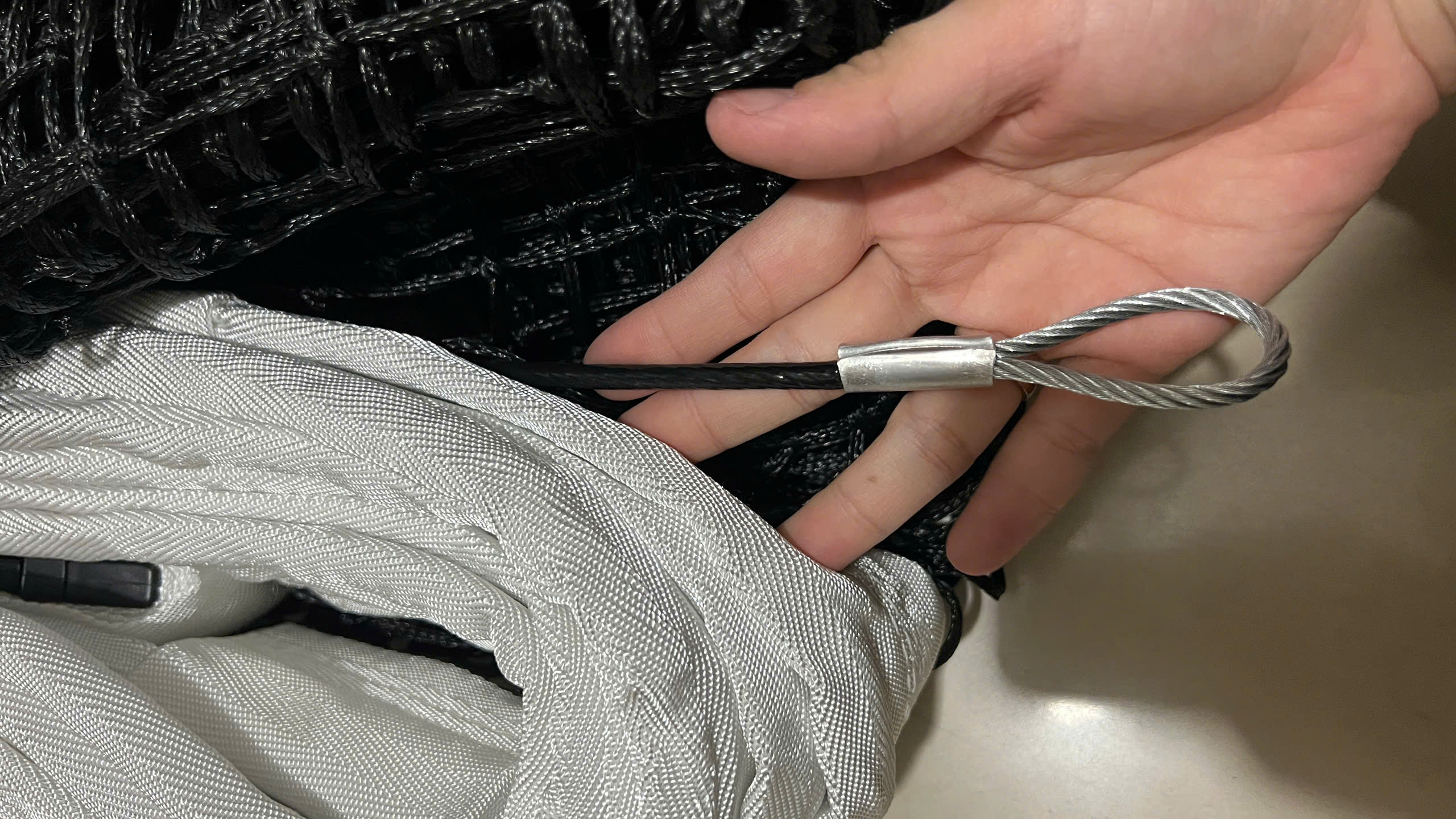 Lưới pickleball Sodex S25945(có cáp) dài tiêu chuẩn 6,71m cao 0,914m,chất liệu HDPE dày 3mm độ bền cao, ít hao mòn.