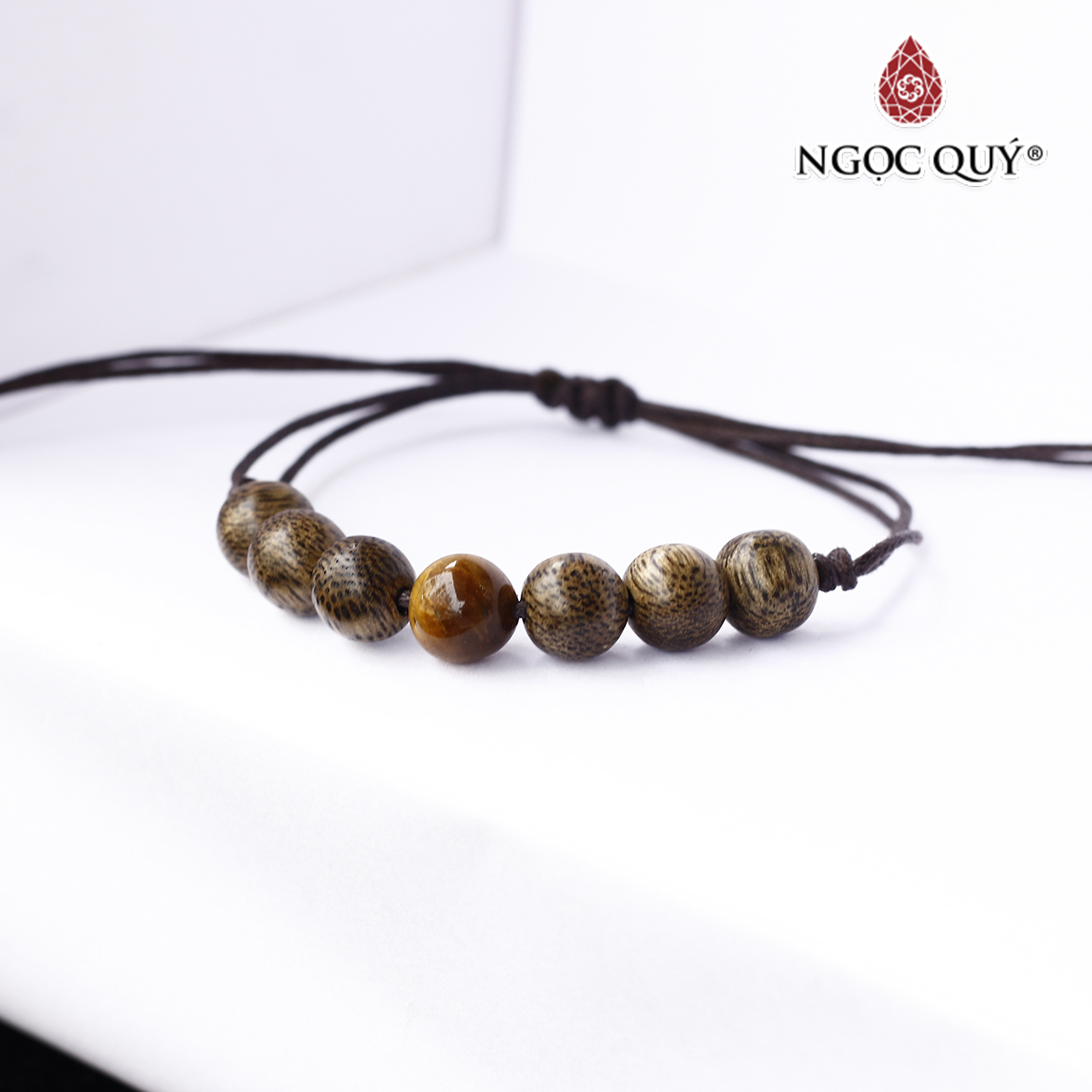 Vòng trầm tốc thắt dây phối đá mắt hổ vàng nâu - Ngọc Quý Gemstones