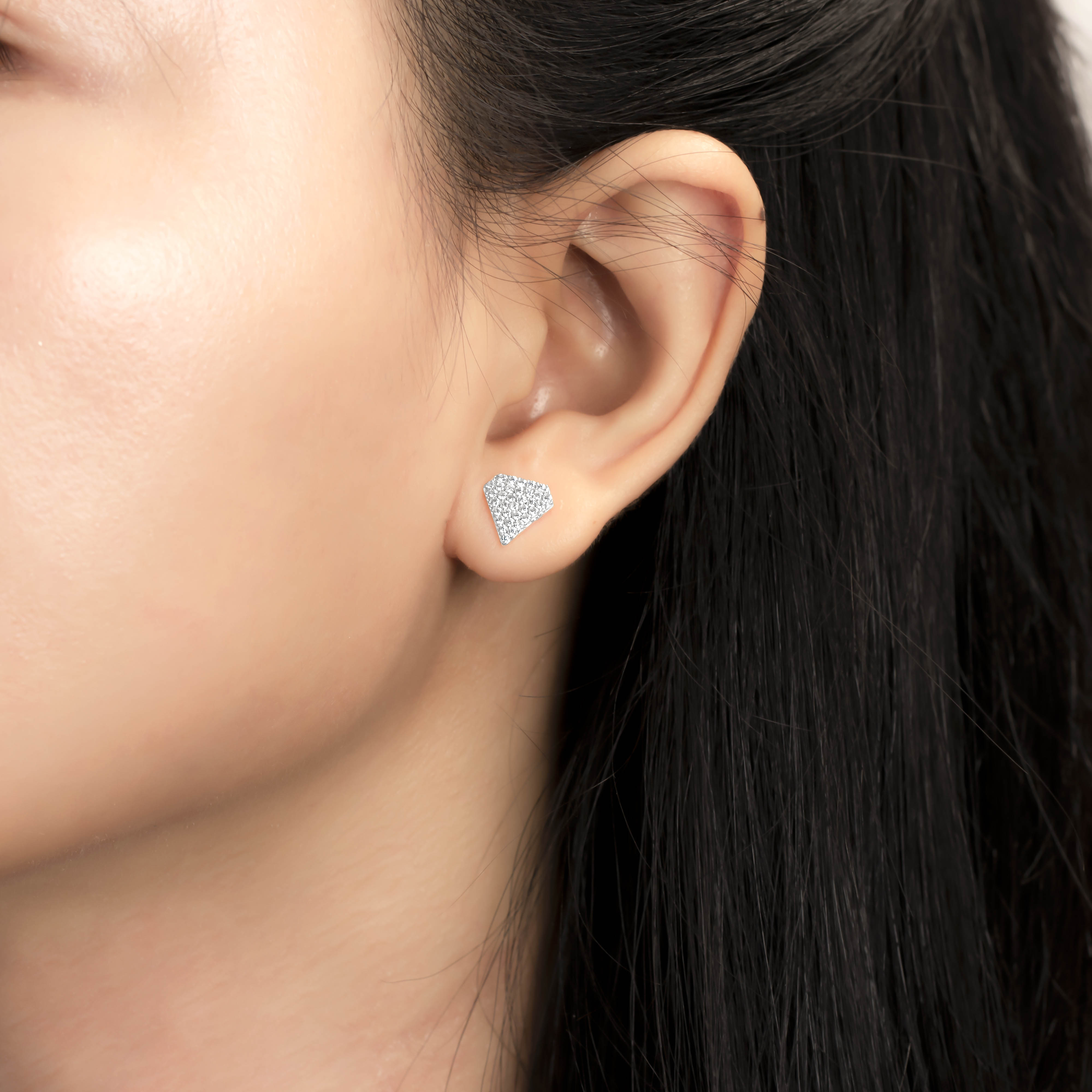 Bông tai bạc 925 hình viên kim cương đính đá bề mặt - SB16906