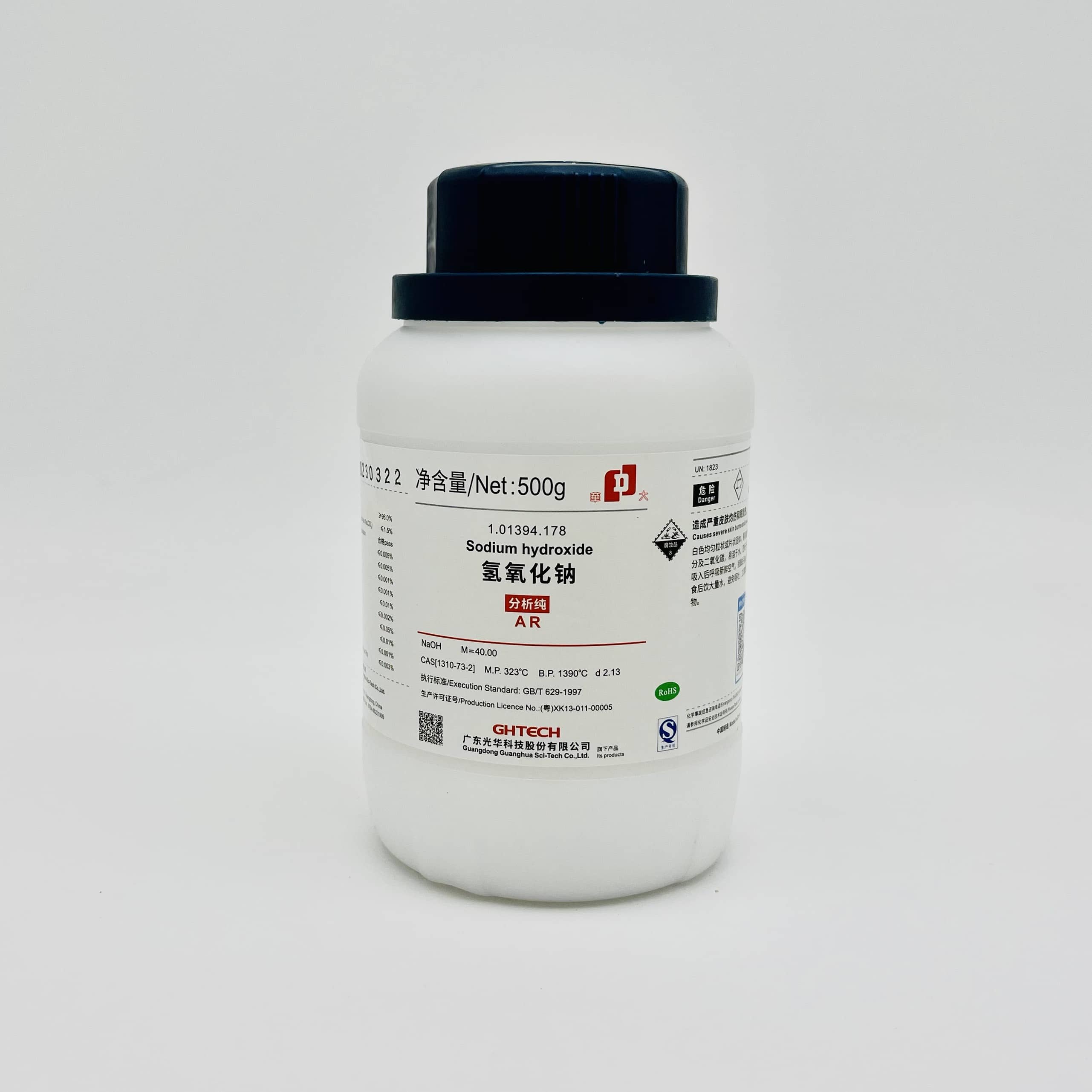 Hóa chất Sodium hydroxide 96% (Chai 500g, GHTECH, AR, Cas 1310-73-2