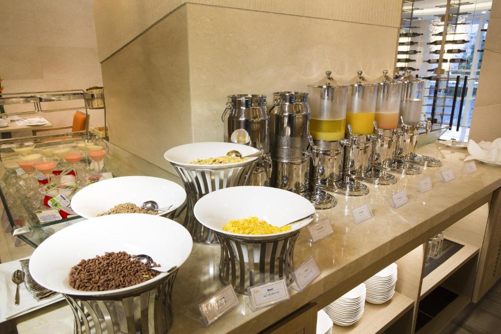 Combo 4N3D KS Liberty Central Hotel Nha Trang: VMB khứ hồi Hà Nội - Nha Trang + Phòng Tiêu Chuẩn + Ăn sáng