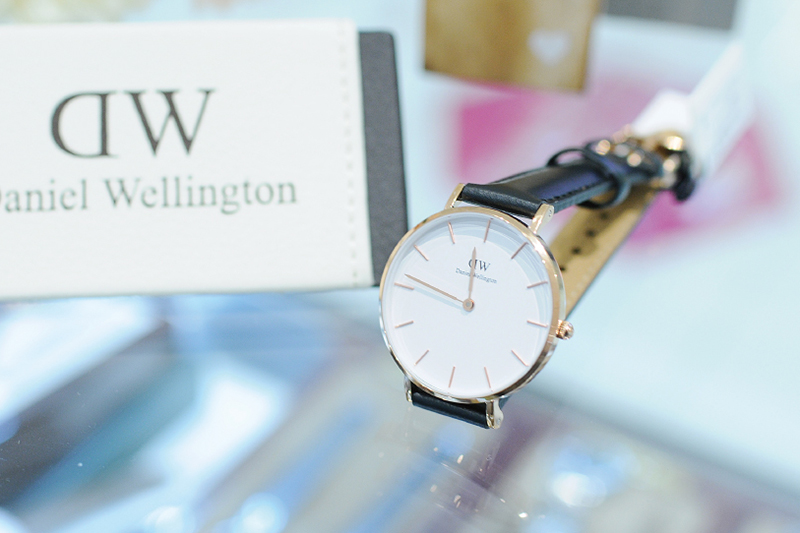 Đồng Hồ Dây Da Daniel Wellington DW00100174 (32mm) - Đen