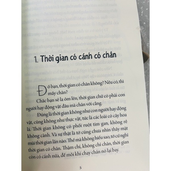 Hình ảnh Bên Suối , Bịt Tai Nghe Gió - Trên Đồi, Mở Mắt Và Mơ (Phiên Bản Minh Họa Màu) - Văn Thành Lê