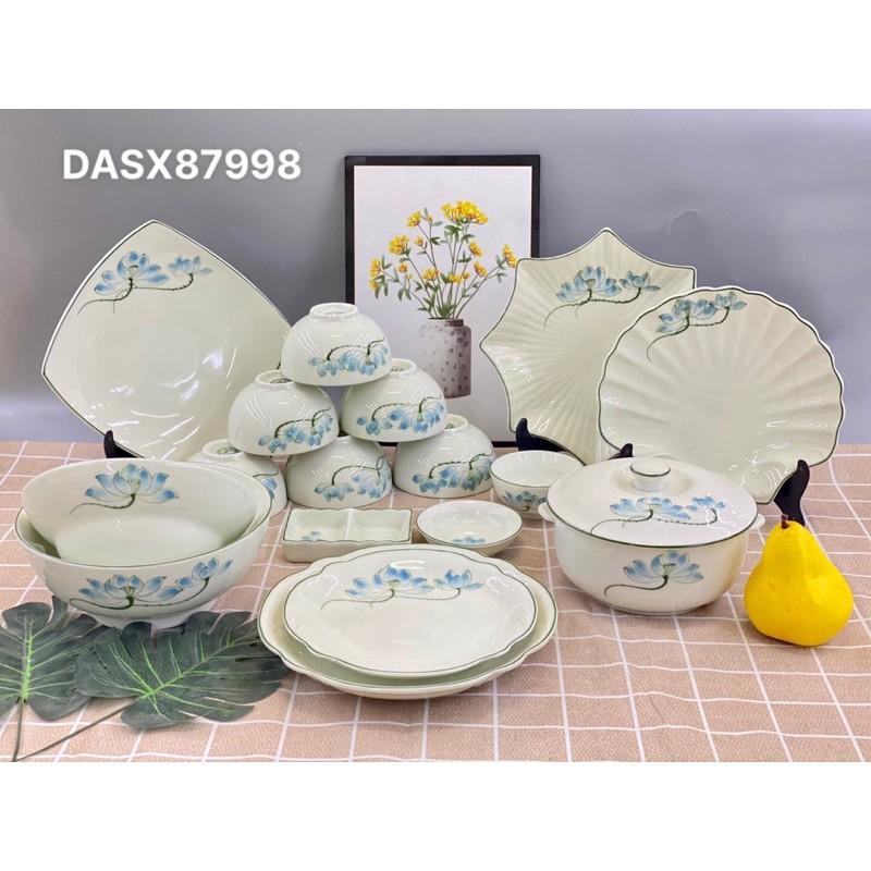 Bộ bát đĩa men trắng kem, họa tiết hoa sen vẽ thủ công. Gốm sứ Bát Tràng.