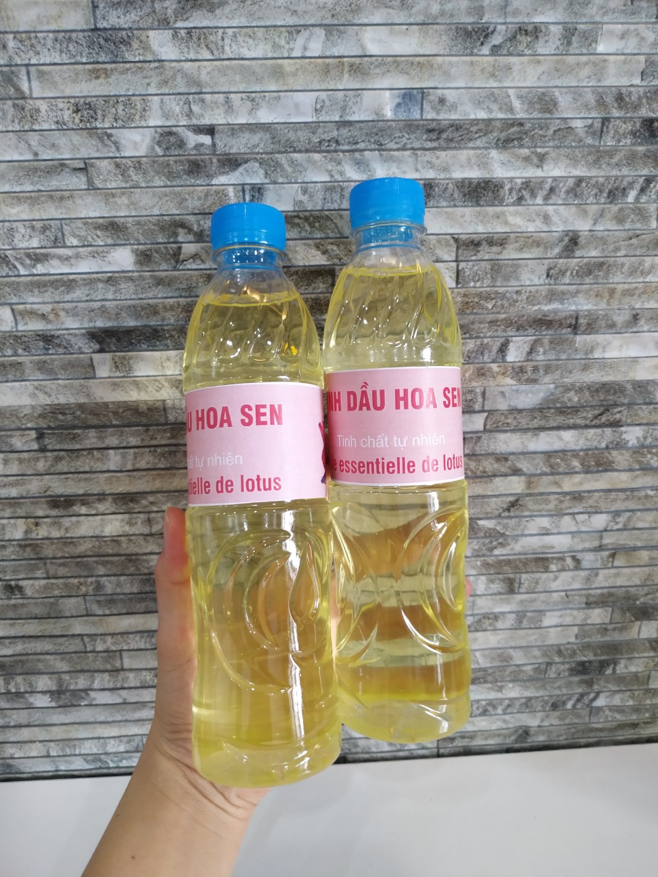 Tinh dầu Sen lau ban thờ, chai 500ml