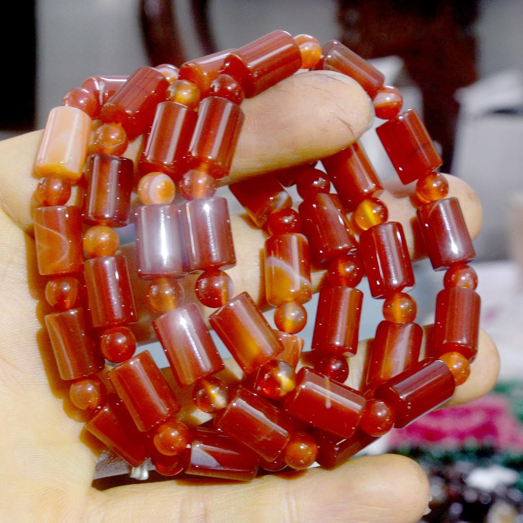 Vòng tay lắc trụ đá mã não đỏ