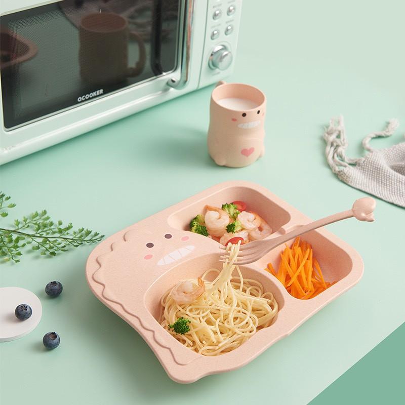 Khay và cốc đựng đồ ăn, kích thích khả năng ăn uống của trẻ