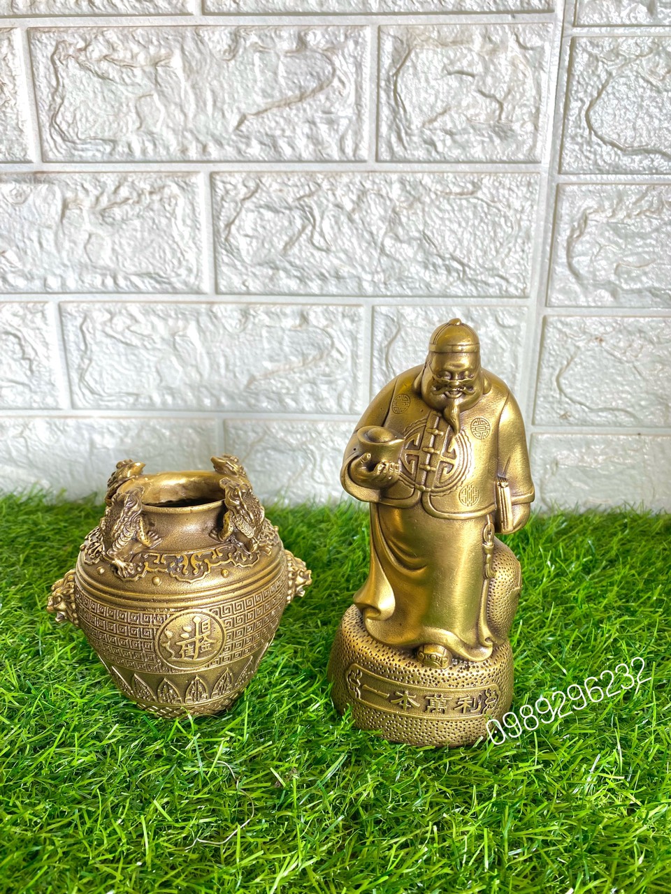 Tượng Ông Quản Gia Quản Tài + Hũ Cóc Tài Lộc bằng đồng vàng