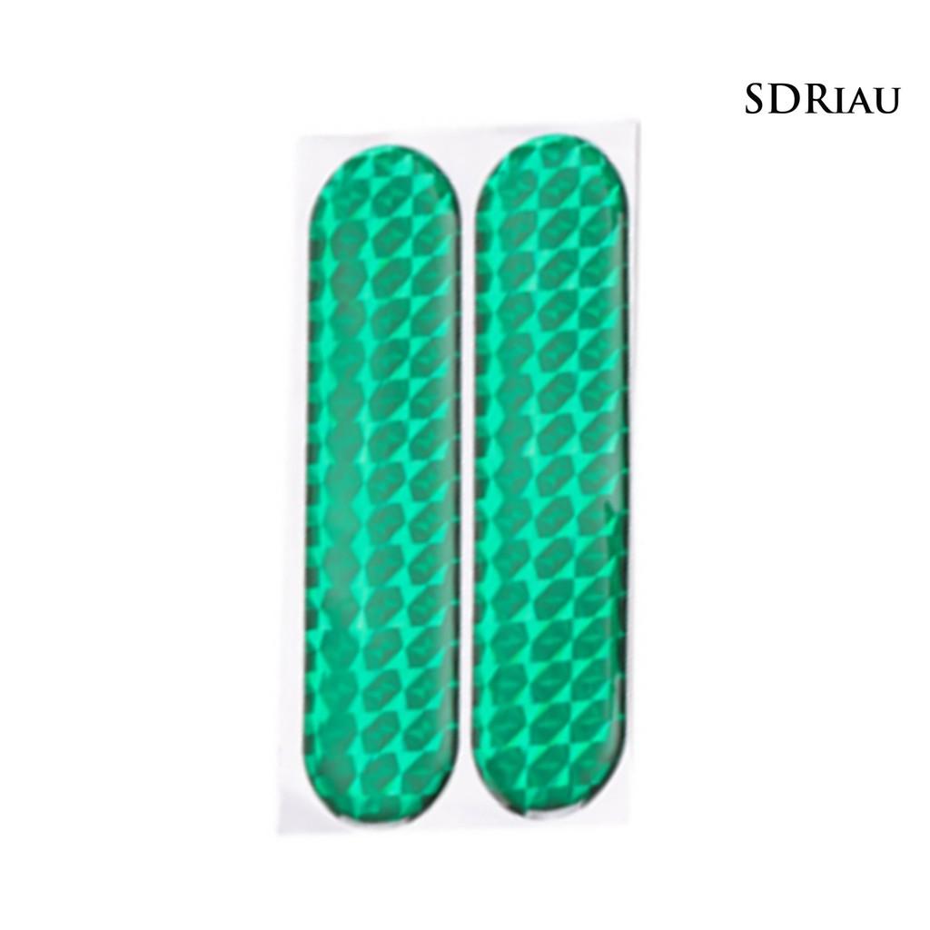 Set 2 Miếng Dán Phản Quang Chống Va Chạm Cho Cửa Xe Hơi Tiện Dụng