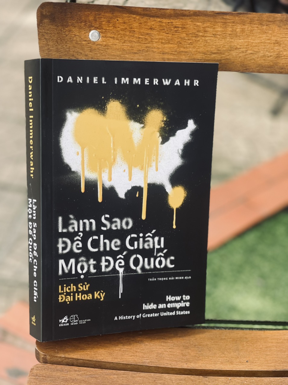 (Sách hay 2019 New York Times) Lịch sử Đại Hoa Kỳ - LÀM SAO ĐỂ CHE GIẤU MỘT ĐẾ QUỐC - HOW TO HIDE AN EMPIRE – Daniel Immerwahr - Trần Trọng Hải Minh dịch - Nhã Nam – NXB Thế Giới (bìa mềm)