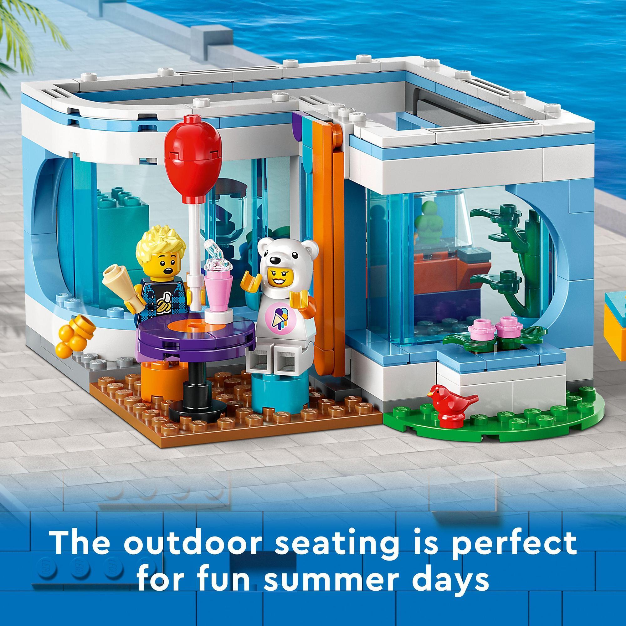 LEGO City 60363 Đồ chơi lắp ráp Cửa hàng kem thành phố (296 chi tiết)