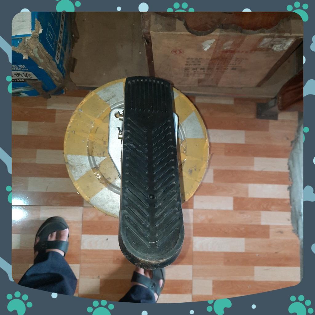 Tổng phanh hơi 6 lỗ hơi, có bàn đạp. Dùng chế bộ phận thắng cho các dòng xe độ, xe trộn bê tông
