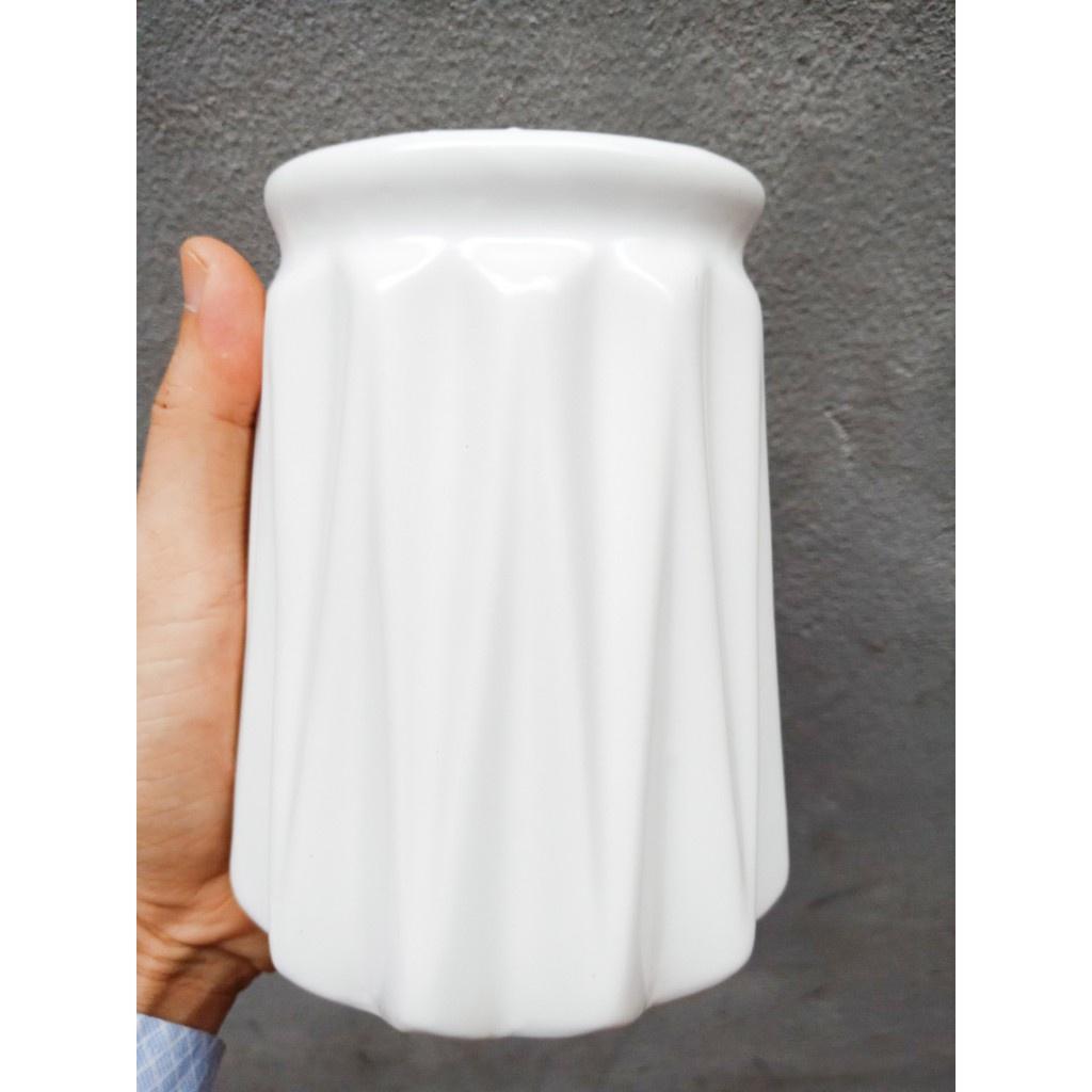 Bình sứ dứa thắt nơ dây gai cao 18cm